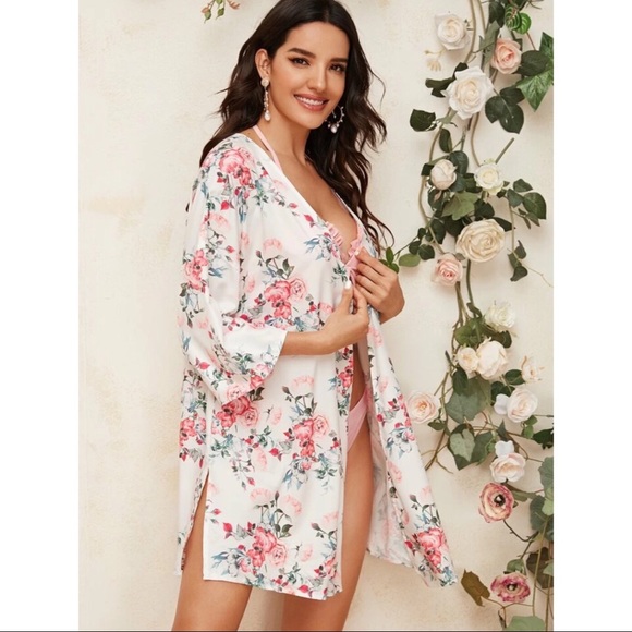 ❤️HOST PICK❤️Boho Floral Kimono - Picture 4 of 5